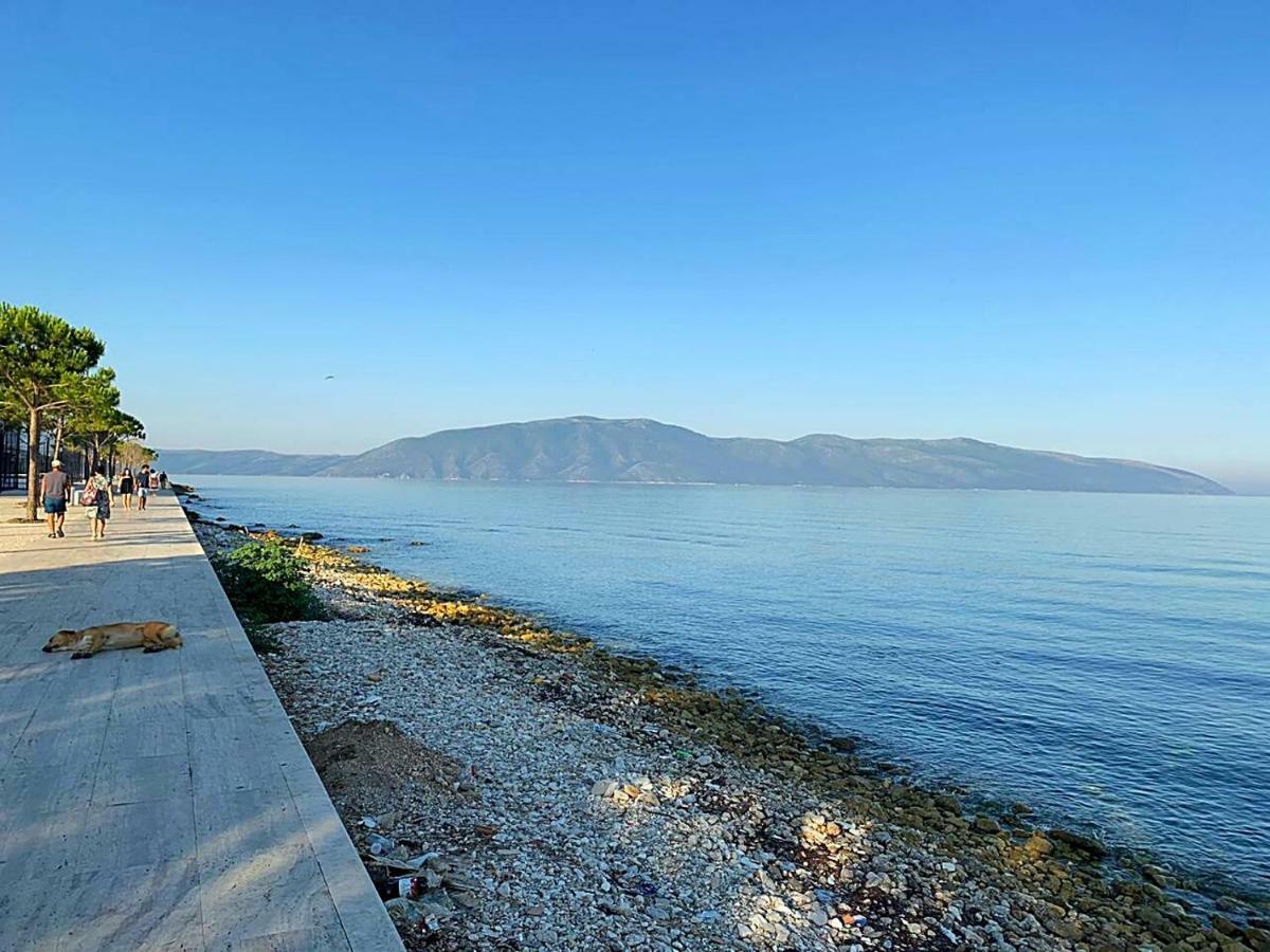 Beach Front Apartment Vlore Bagian luar foto